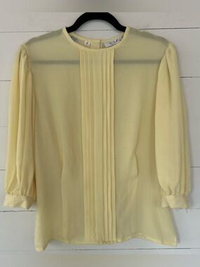 Chaus Light Yellow Pleated Front Blouse - Classic Design, Size 14